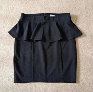 ❤️ Dynamite Black Skirt with Ruffle Size  Small